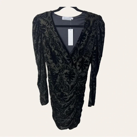0492W. All IN FAVOR MINI VELVET DRESS BLACK IN COLOR LONG SLEEVE RUCHING SIZE SM - Picture 5 of 13